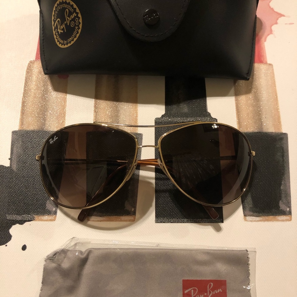 Gold Ray-Ban Aviator Sunglasses